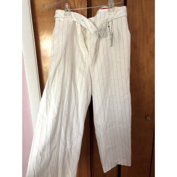 Never worn wide leg crop pants from express. - Picture 1 of 2